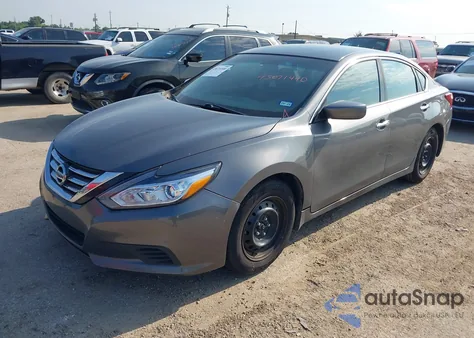 2017 Nissan Altima 2.5 S z USA, uszkodzony, nr VIN 1N4AL3AP8HC279531